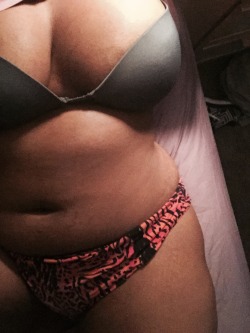 lilkinkygirl:  Still yummy with a tummy