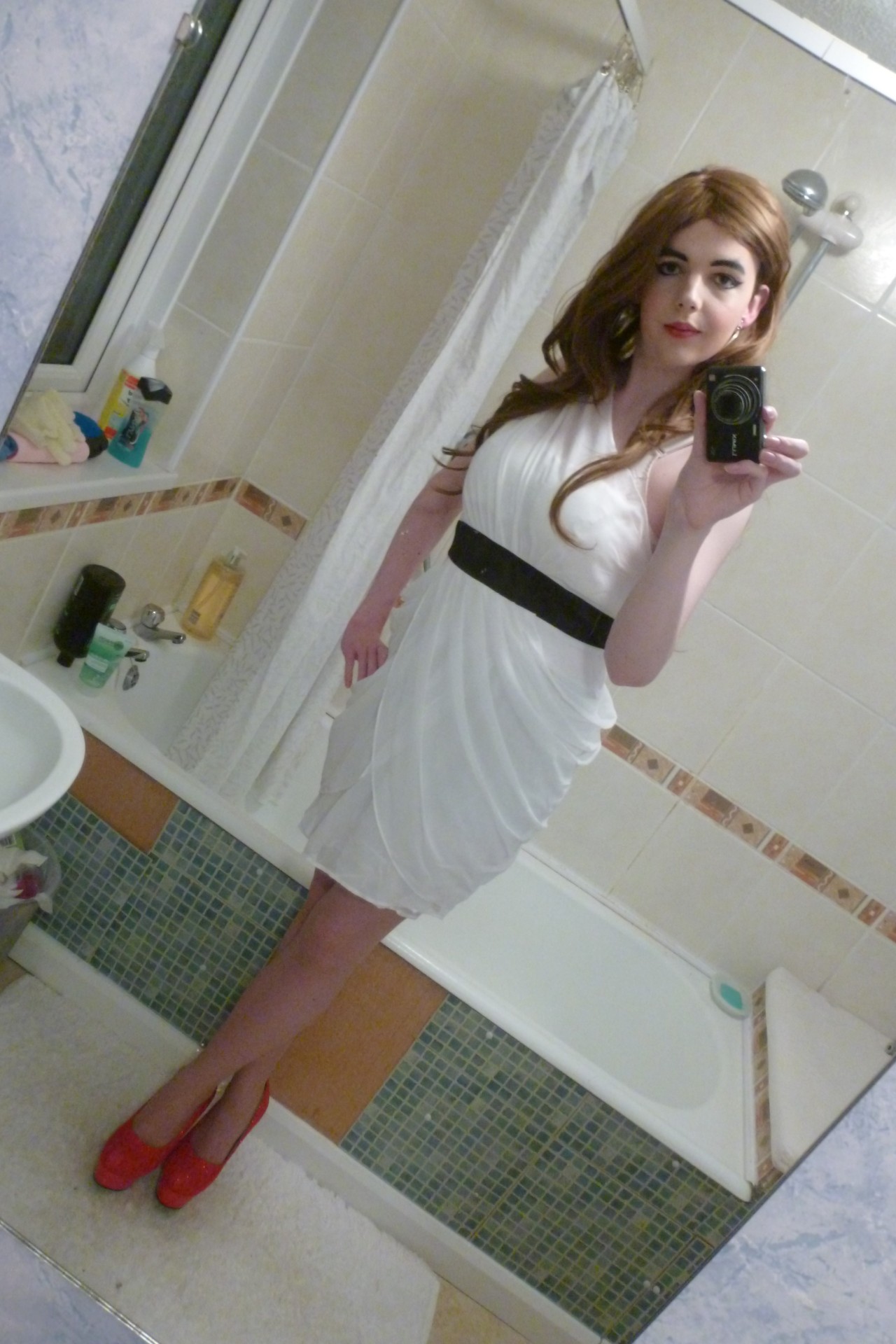 lucy-cd:PicturesSo pretty and petite, love this dress! &lt;3