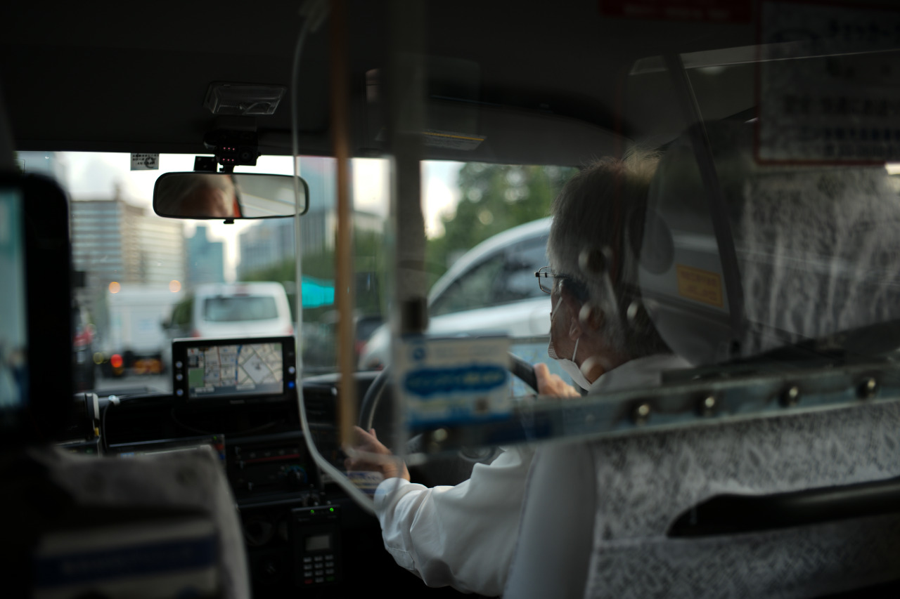 Tokyo dusk
I love being in a taxi in a big city. Beautiful architectures, fashionable people, overdressed little dogs. Driving through urban always gives me an inspiration.
Today’s gear
Leica M10 + Summicron 35 / 2.0