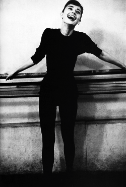 vintagegal:  Audrey Hepburn in dance rehearsal