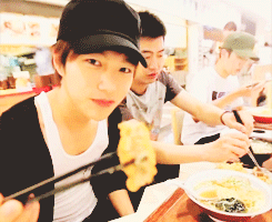 eteru:  7/∞ reasons to love Kim myungsoo → his eating is the most precious thing