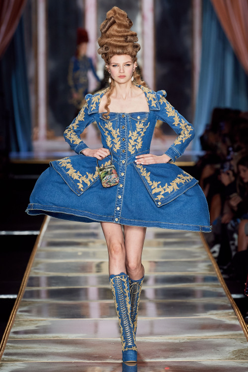 Moschino, fall 2020 RTW (click to enlarge)