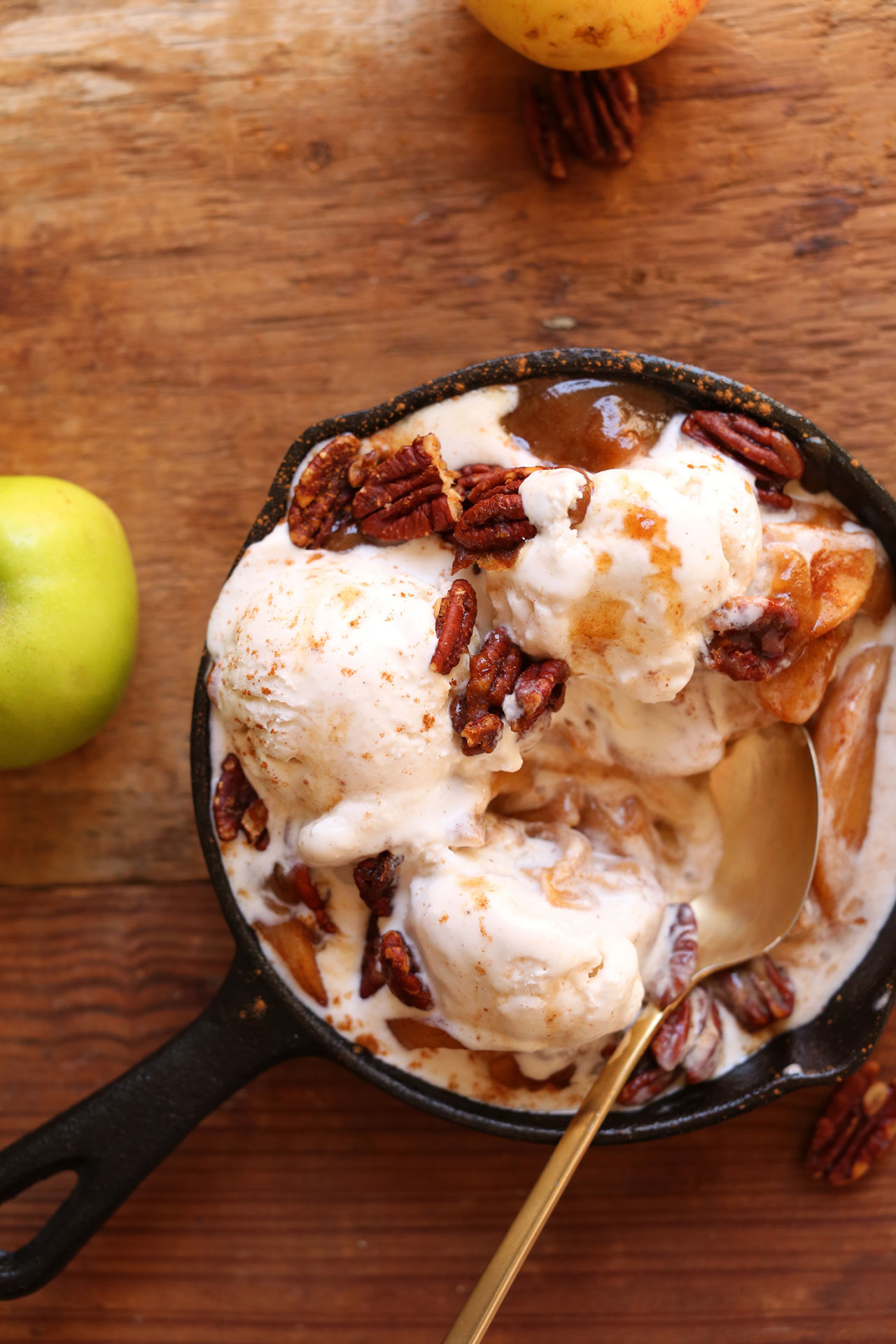 sweetoothgirl:VEGAN APPLE PIE SUNDAES  