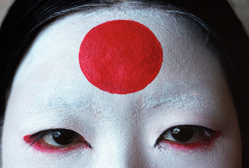 Tokyo. The sun of the Japanese flag painted on a girl&rsquo;s forehead. 1977.