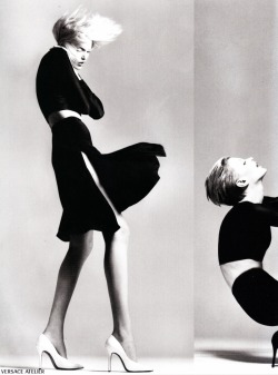 yhji:  Versace Atelier 1995, ”Two Tall Women”  // Kristen McMenamy and Nadja Auermann photographed by Richard Avedon