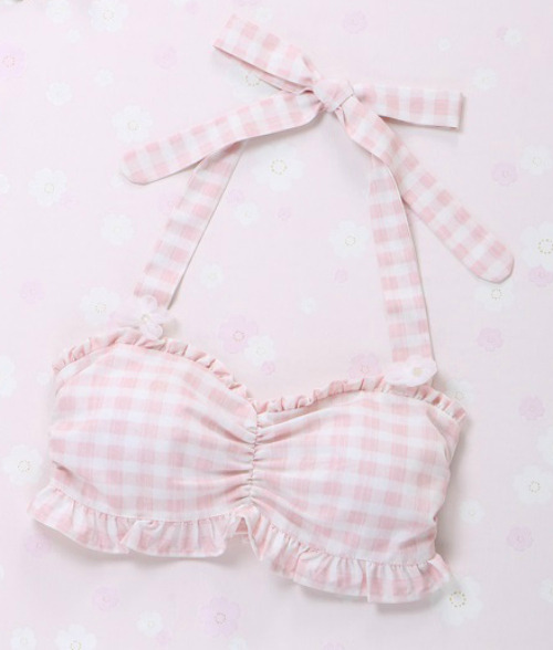 nymphetfashion:  Gingham Halter Top