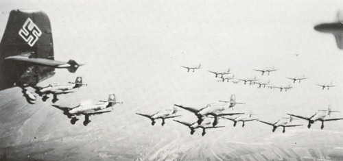british-eevee:Ju-87 stuka dive bombers in formation (Date and location unknown)