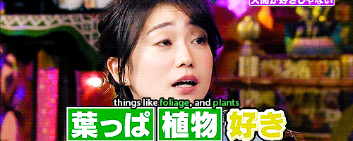 akb48g-gifs: Oshima Yuko answers if she had many friends on Konya Kurabete Mimashita