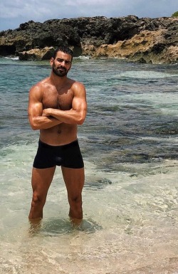 dustinbation:Nyle❣️ 🌊💦💦💦