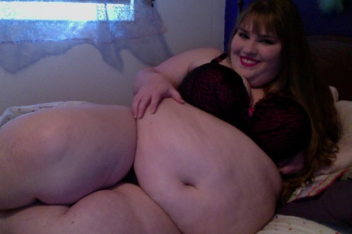 XXX cakeassassin:  so, i’m kinda fat.  photo