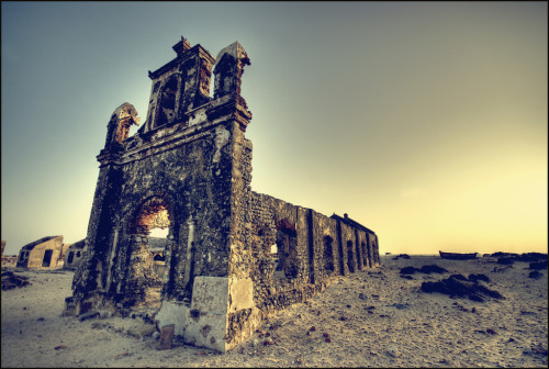 destroyed-and-abandoned:  Abandoned church in the ghost town Dhanushkodi, Tamil Nadu, India battered by a cyclone in 1964 . Source: Prabhu B Doss (flickr)