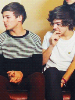 ichuggedbuttermilk:  Harry   Biting the Side of his Finger 