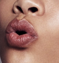 8hy:  these are rihannas lips 