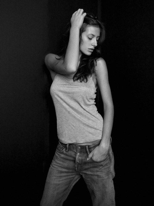 iluvskinnybitches:  alejandra guilmant 