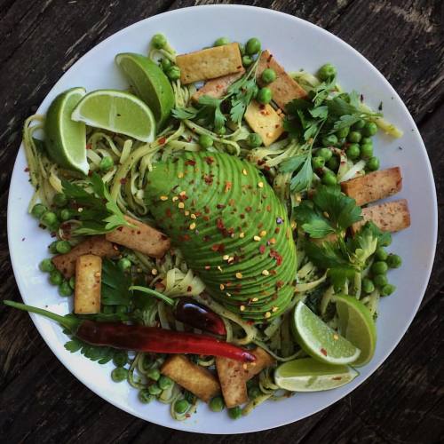 letscookvegan:  Avocado pesto linguine by @earthfawn  Recipe: Ingredients (for two): - ½ pack organi