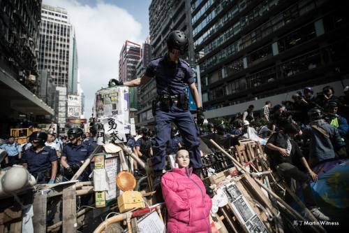 The police are ordered to clear out the protest area in Mong Kok. Hang in there everyone. The Last M