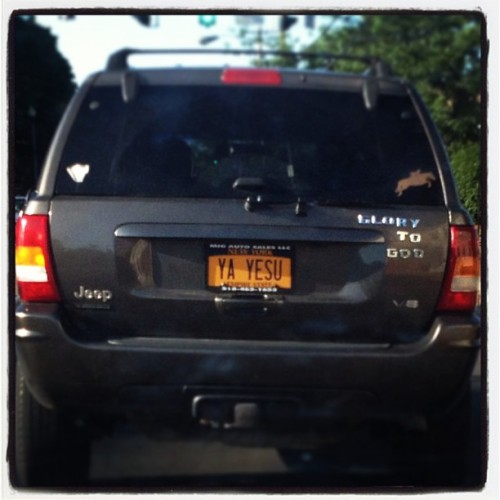 amishcake:  This car doe. #sacrilege? #glorytojeepinthehighest #praisetohistrunkspaceonearth #lookatyourlife #lookatyourchoices 