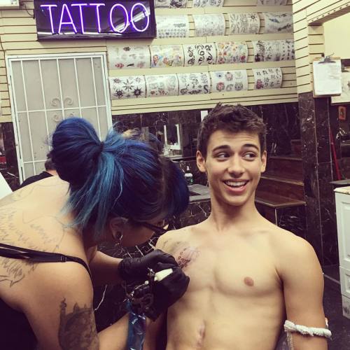 guytography:  Uriah Shelton Shirtless