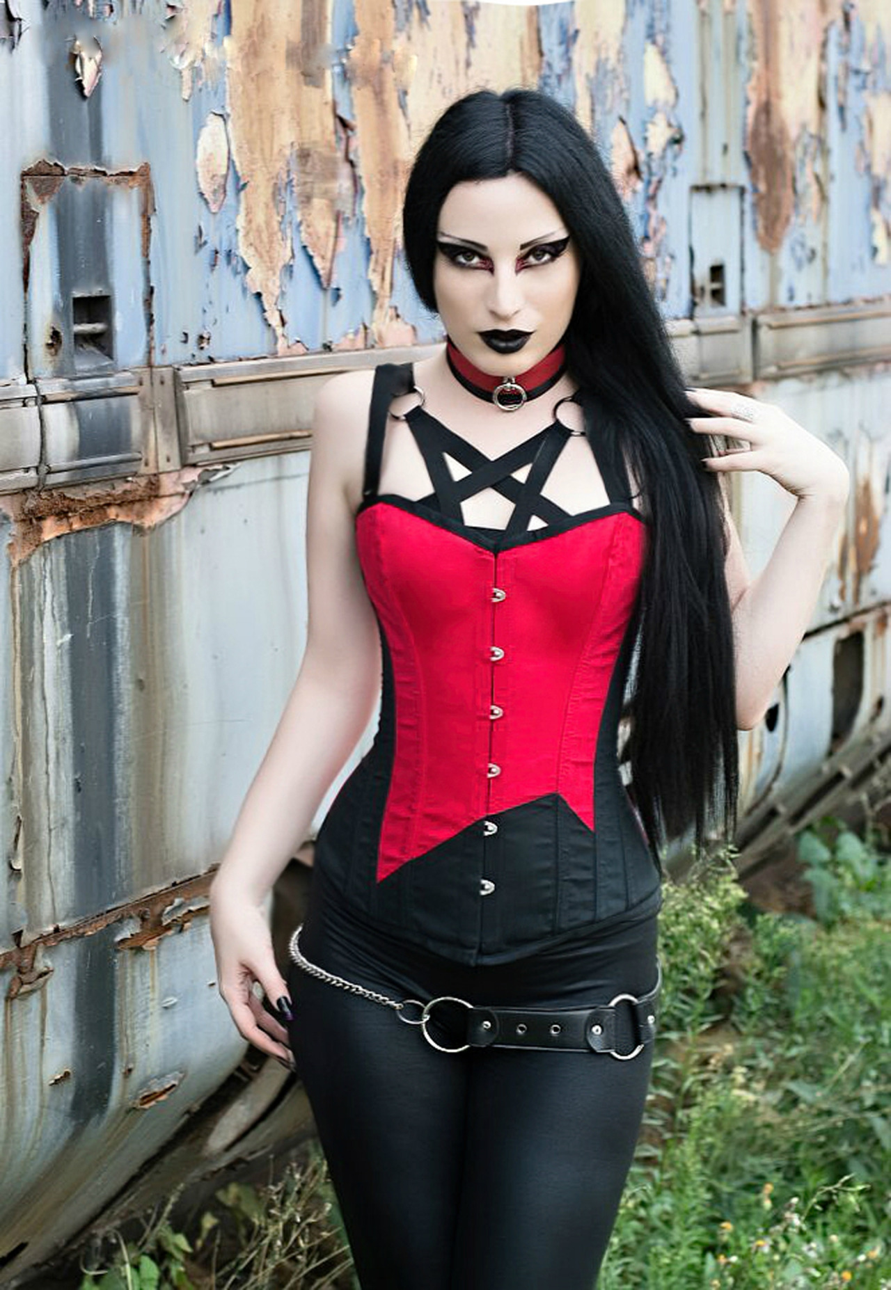 gothicandamazing:    Photography: Vanic PhotographyModel, MUA: Kali Noir DiamondCorest: