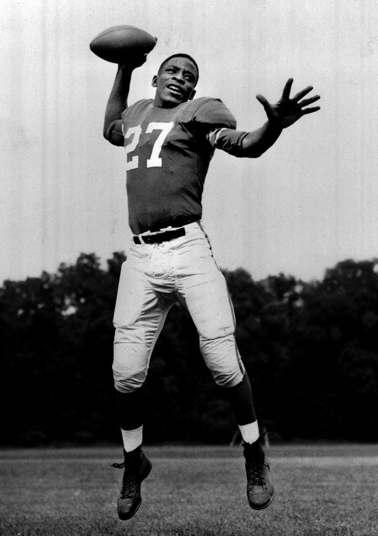 60 YEARS AGO TODAY |10/18/1953| Willie Throwers became the first black quarterback