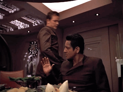 notluvulongtime:  From Birthday Suit to Becoming “Timeless” ~ Chakotay, Star Trek: Voyager I’m not late, I hope. It’s still November 19th on both U.S. coasts. Robbie Duncan McNeil turned 49 just 10 days ago. I thought I could cover both. Don’t