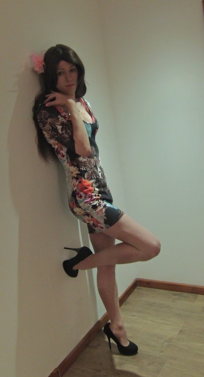 missdaniels1990:  A couple more snaps of me posing like a buffoon. I really like this dress. It’s a size too big for me (it’s a size ten if you must know. Oh? You didn’t ask? Ah well). I got it about a year ago and pretty much fell in love with