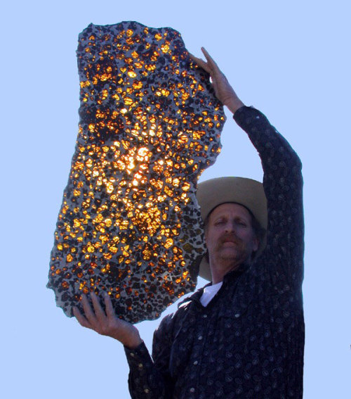 odditiesoflife:The Fukang MeteoriteBack in the year 2000, an incredible meteorite weighing 2,211 pou