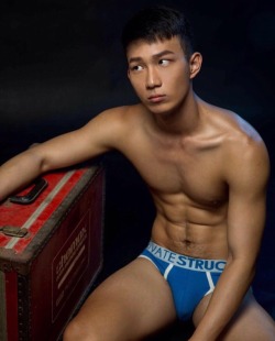 Asian-Men-X:  @Alex_Yeaw94