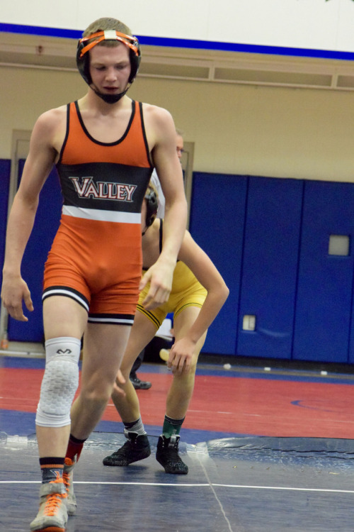 wrestleman199:no shame in what you got there  orange singlet 