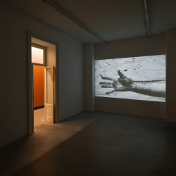 vjeranski:  Richard Serra, ‘Hand Catching Lead,’ 1968, Fondazione Prada 