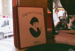 axaena:  cafe des deux moulins (by pearled) 