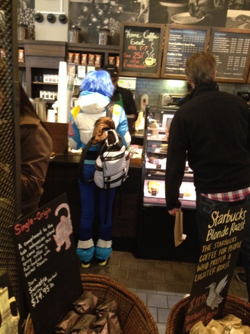 hiwamu: spicyshimmy: UUUUUHHHHHH CAN SOMEONE TELL ME WHY AOBA IS IN THIS STARBUCKS ITS IN THE MIDDLE