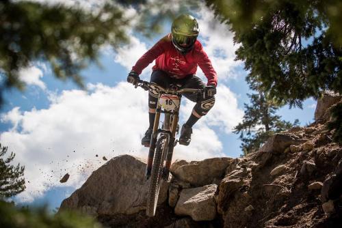 chrismbartlett: @brynatkinson moving some earth during qualis here at the @mammothmountain Kamikaze 