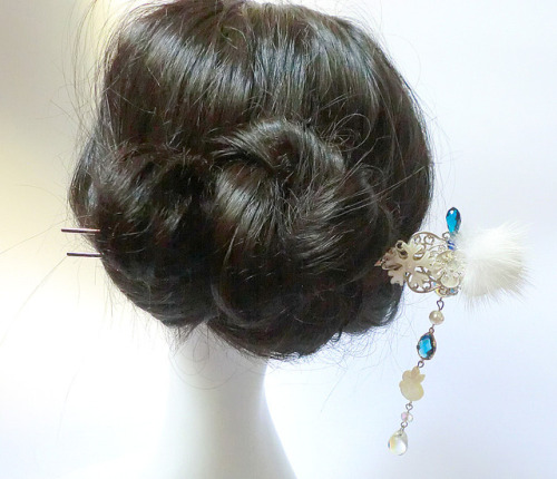 inkjadestudio: Winter Snowflake White Rabbit Chinese Hair Stick Hair Pin Stunning wintry silver fili