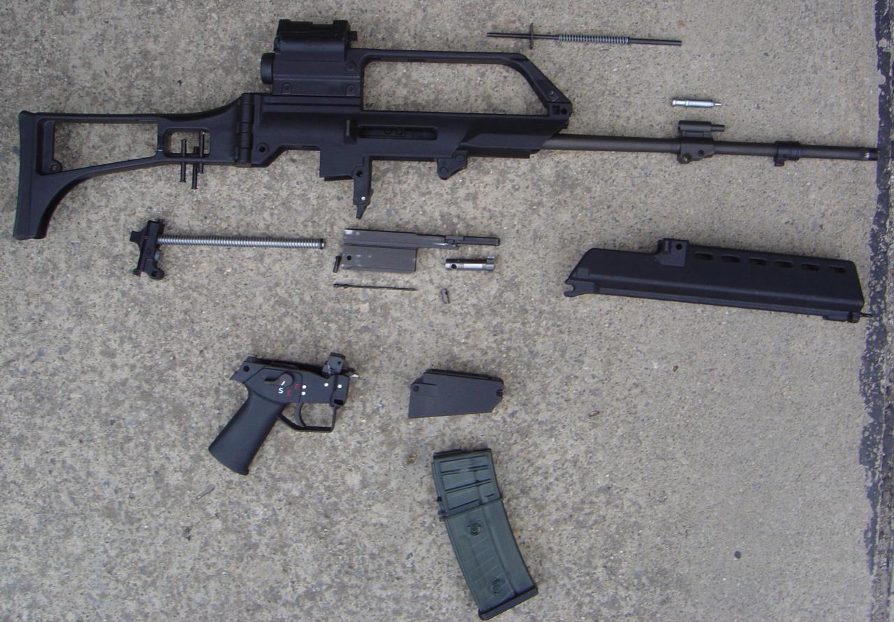 cumsoline:  H&amp;K G36 disassembled. Note the similarity between its bolt carrier