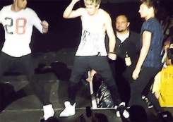 2x01:  “how would you describe one direction?”  