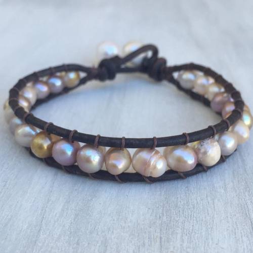 Freshwater pearl bracelet **to buy click on link in my bio** #leatherandpearls #pearljewelry #jewelr