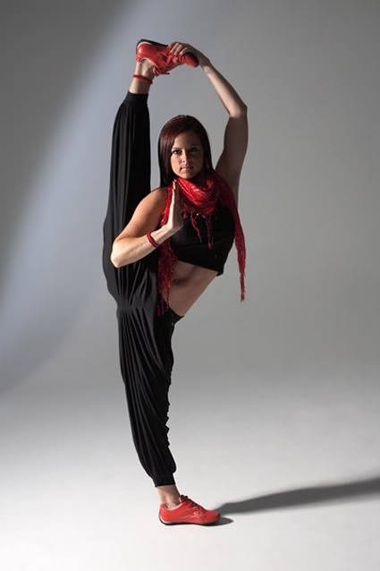 taichiclothinguniforms:Chloe Bruce’s all kinds of classic Kung Fu movements. Kung