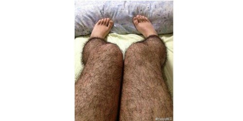 vampirejohnnysun1018:  痴漢撃退用に発明された毛むくじゃらストッキングが衝撃的！