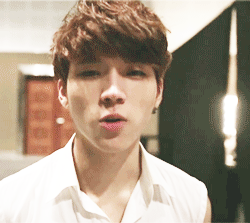 d-ongwoo:  woogyu only wants to be in the shot together (ღ˘⌣˘ღ) 