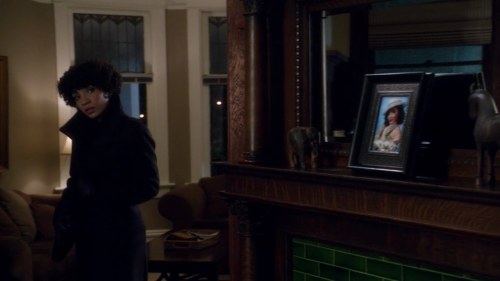 lesliecrusher:  but can we stop for a minute and talk about how that glorious picture of jasika on astrid’s father’s mantle is one of my favorite fringe easter eggs ever 