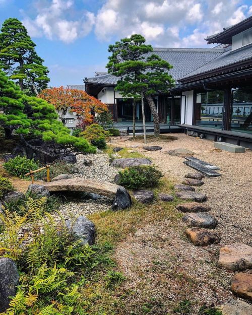 松江歴史館庭園 [ 島根県松江市 ] ② Matsue History Museum Garden, Matsue, Shimane ーー“現存十二天守”国宝・松江城を借景とす