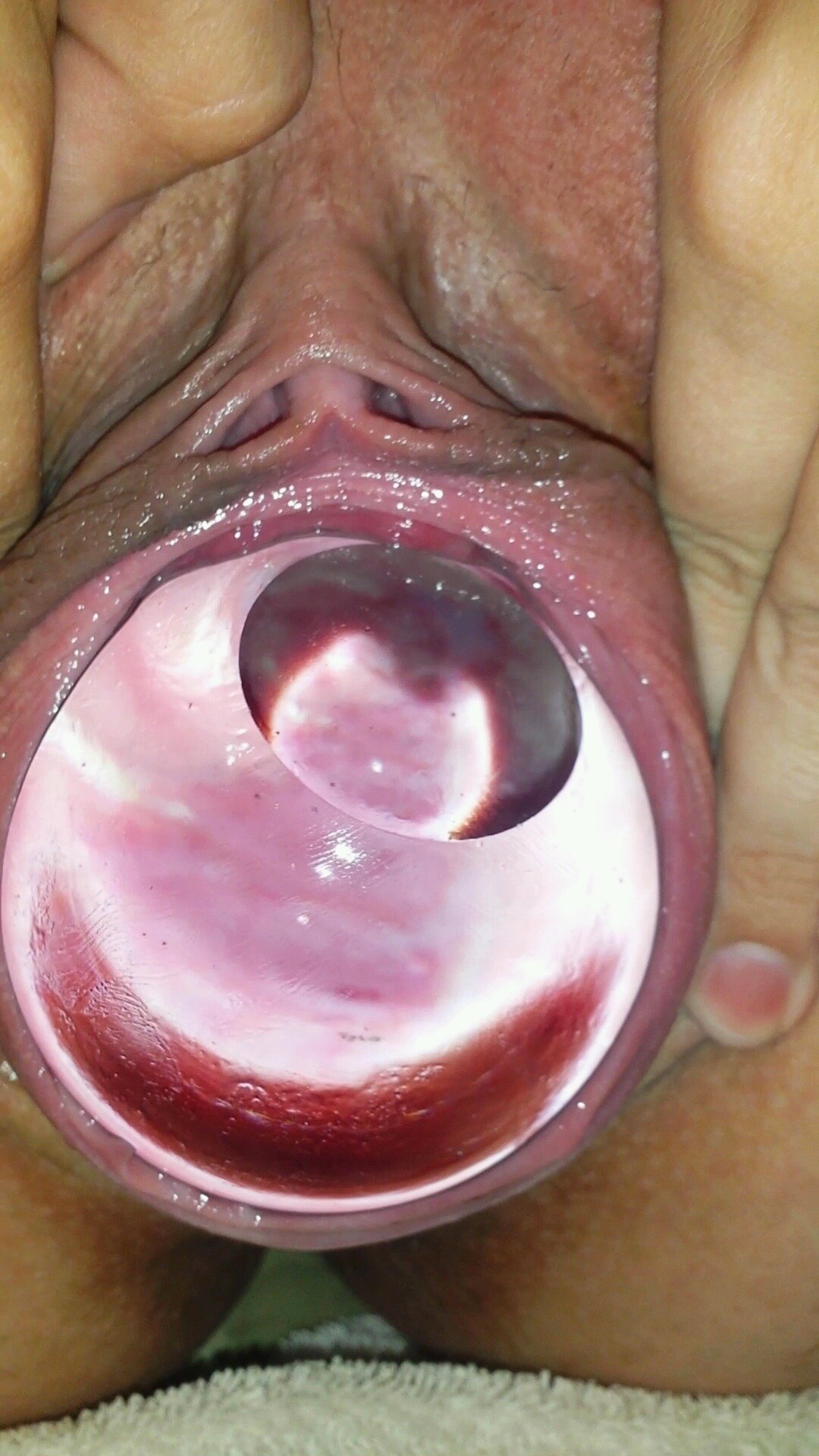 wants2fist:  jjjbluballs:  One of her prettiest pussy sets yet. The glass paper weight.