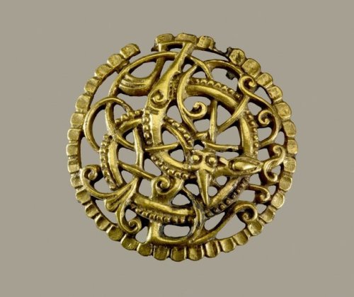 Late Anglo-Saxon brooch (late 11thcentury), found in a churchyard in Pitney (Somerset, England).This