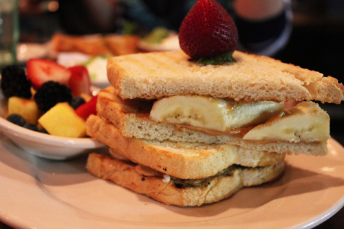 foodishouldnoteat:  if you love food follow my blog! 