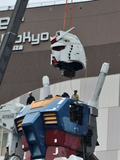 dontrblgme404:  湘南パイ（裏ブブリム）さんのツイート: “実物大ガンダム立像、頭部外れました。 はい、皆さんお待ちかねの、ラストシューティング状態ですよ(‘д’) https://t.co/GBHTEcbOfQ”