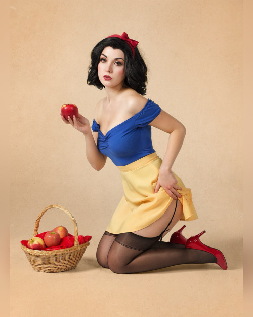 sexy-gallery-posts:Gorgeous and sexy Disney Princess as pin up model….