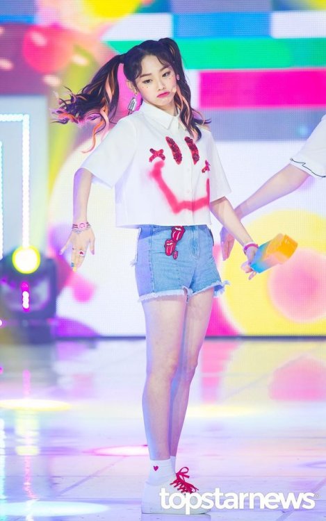 Kang Mina (Gugudan) - Show Champion Pics