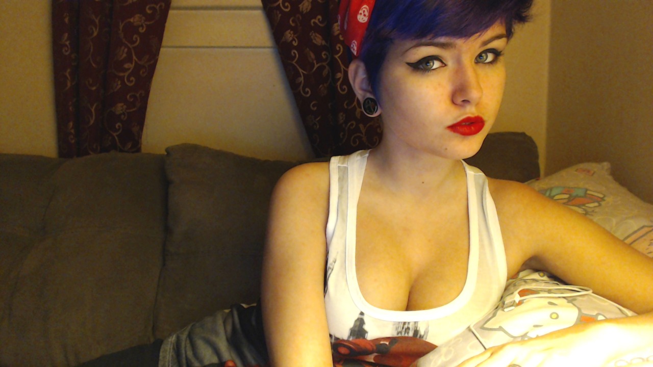fuckingwhiskey:  i feel like a little doll 