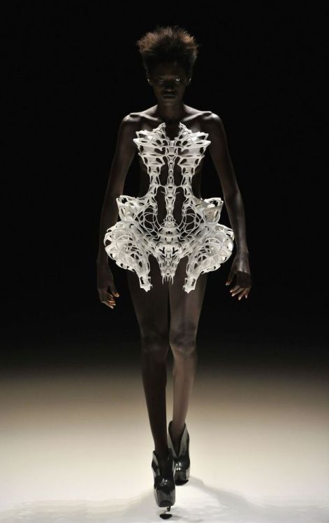poisonwasthecure:  Iris van Herpen’s skeleton dress Photographed by Gareth Cattermole / Getty Images 